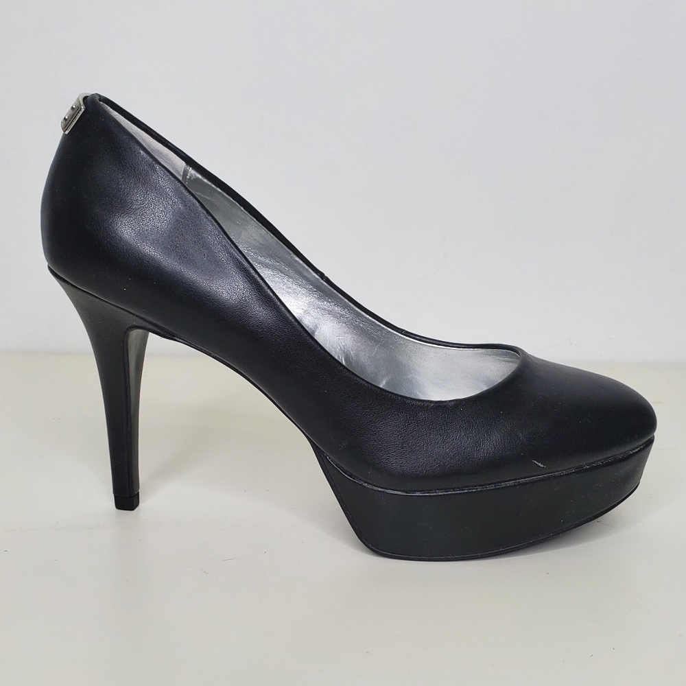 GUESS Black Leather Platform Pump Heels Lock Sz 7 - Picture 2 of 13
